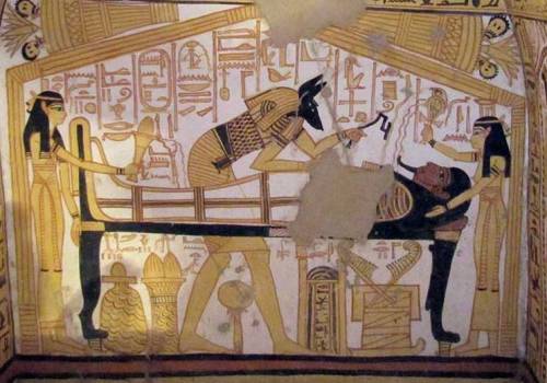 Anubis, Isis and Nephtys in the Opening of the Mouth rite. Painting from the tomb of Nakhtamon in Deir el-Medina. XIX Dynasty. Photo: www.osirisnet.net